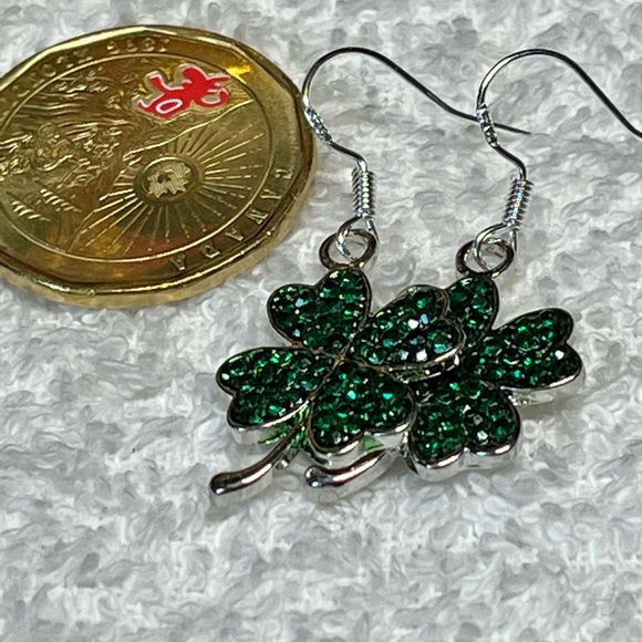 🍀 Sterling silver ear hooks -clover earrings -lucky charm - Picture 2 of 10